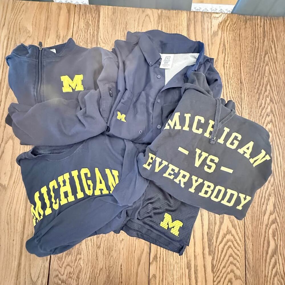 5 pc Lot of Michigan Wolverines Sz L D10